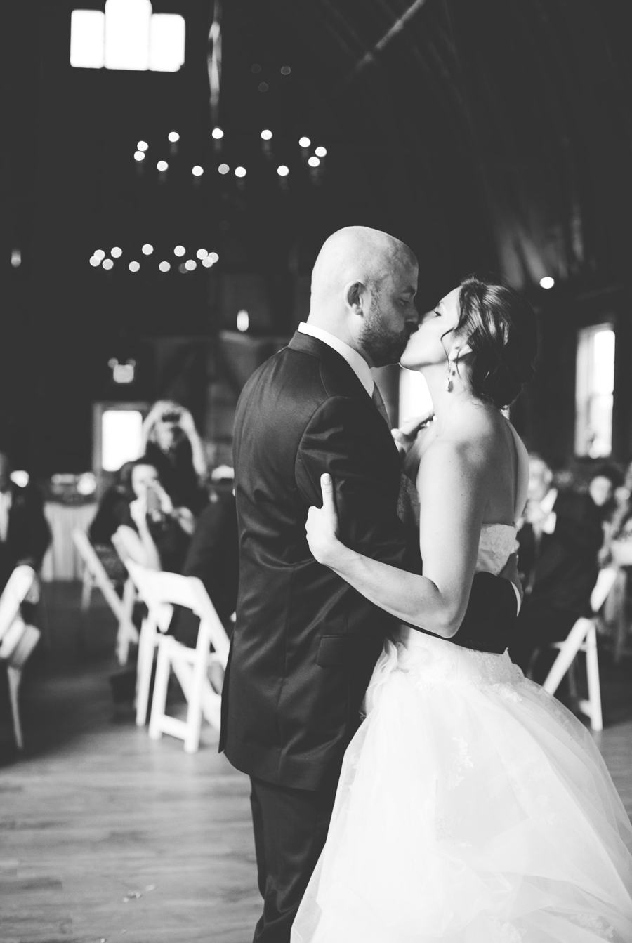 jm18-spring-green-sugarland-barn-rustic-romantic-outdoor-elegant-non-traditional-wisconsin-wedding-photo